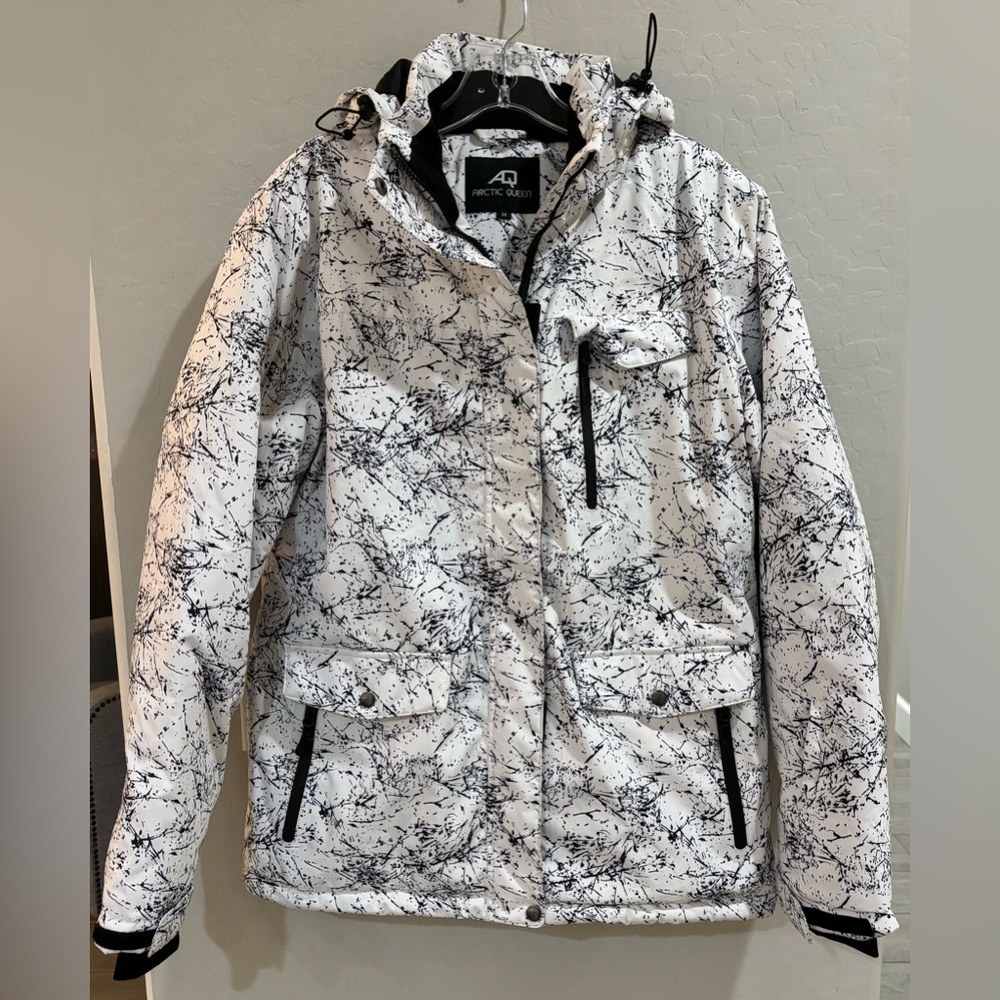 Arctic Queen Womens Winter Snow Jacket  MED White Black Splatter  Ski Snowboard